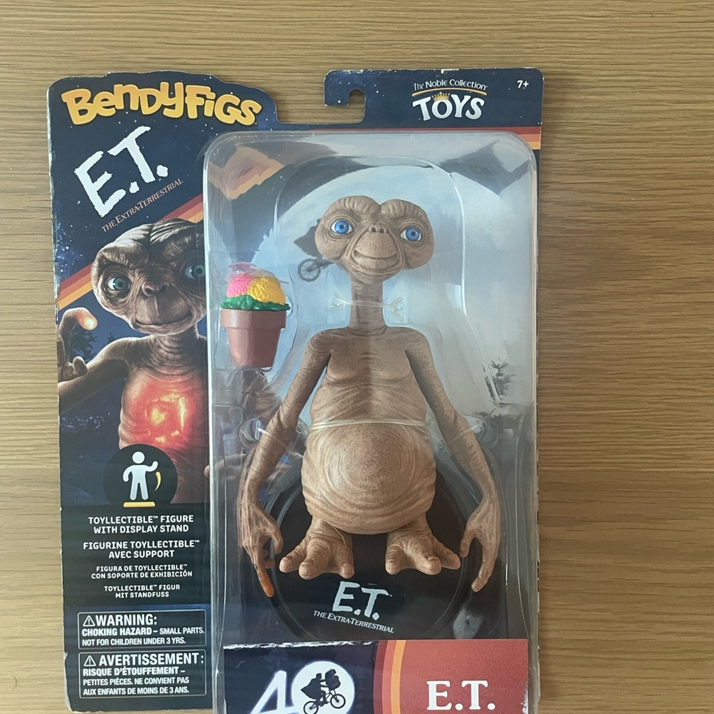 E.T. Collectible Figure with Colorful Accessory